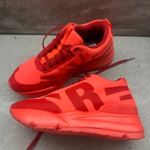 Trainers - Picture 1 of 4